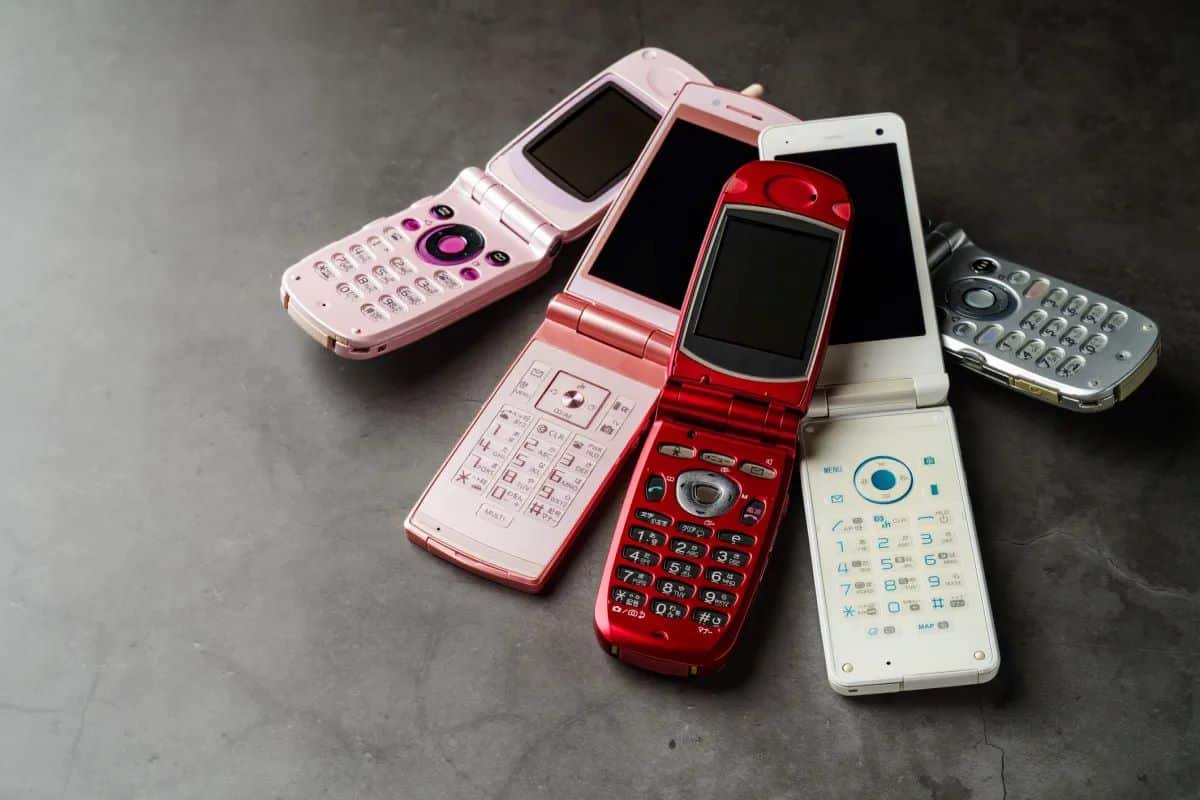 A Tech Revolution For Seniors: How Flip Phones Are Making A Comeback