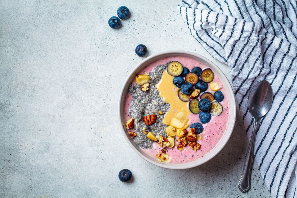 Living Healthy And Eating Right: A Look At The Benefits Of Acai Bowls For Seniors