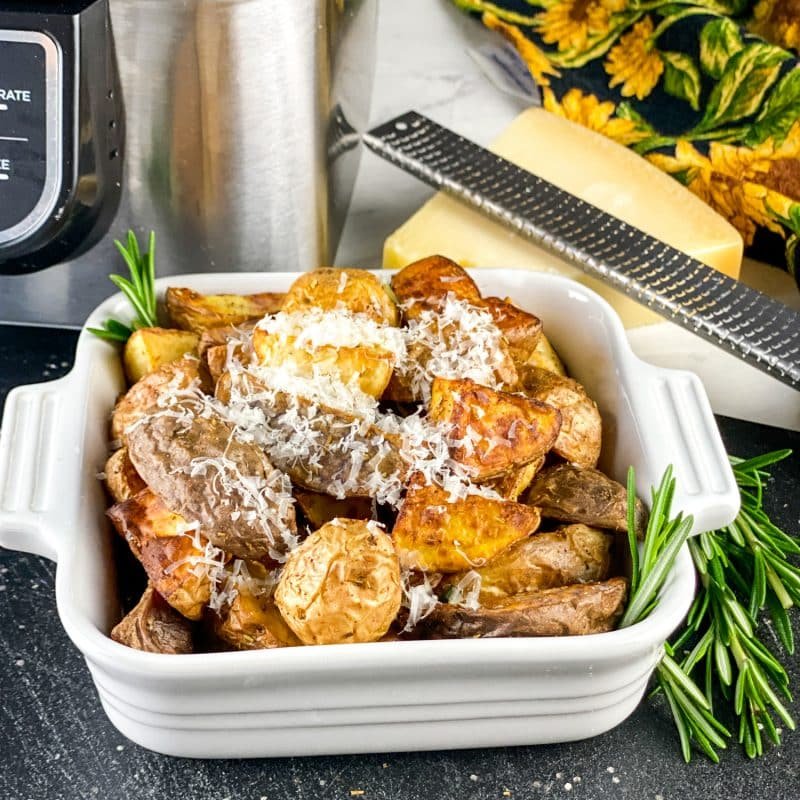 Crispy Rosemary Garlic Potatoes: A Classic Side Dish